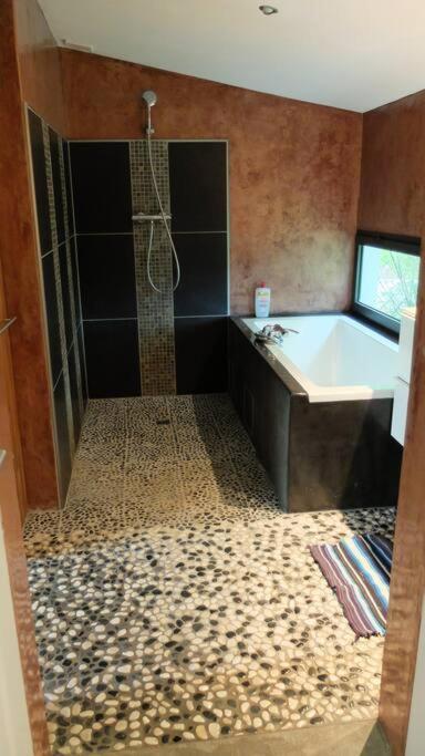 Ti Koin Trankil Belle & Spacieuse Villa Tropicale แซ็ง-ปีแยร์ ภายนอก รูปภาพ